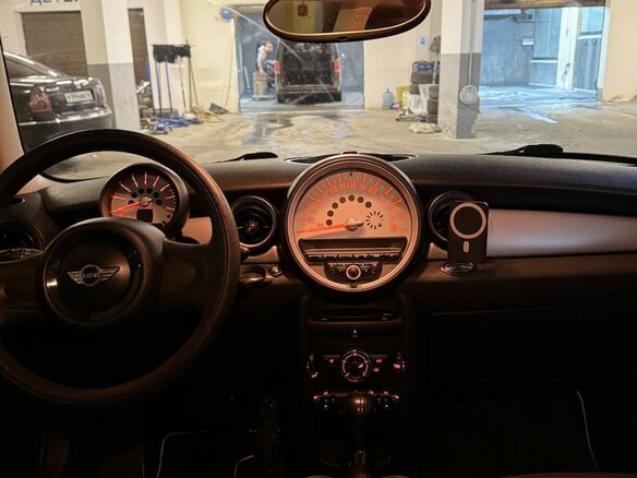 2011 Mini Hatch One II (R56) Рестайлинг, красный, 880000 рублей - вид 8