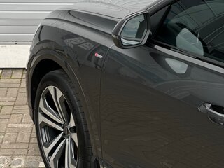 2022 Audi Q8 55 TFSI I (4M), серый, 10050000 рублей, вид 4