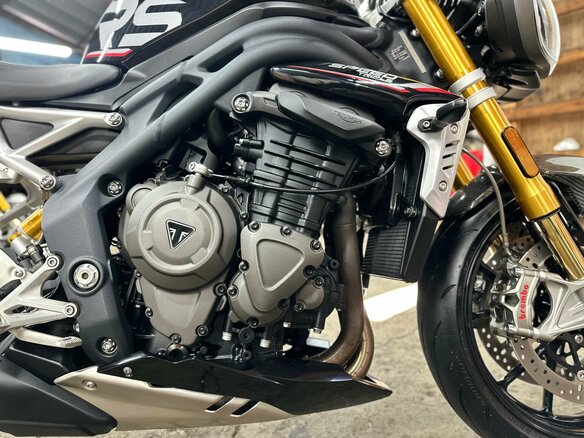 2021 Triumph Speed Triple, чёрный, 1390000 рублей - вид 10