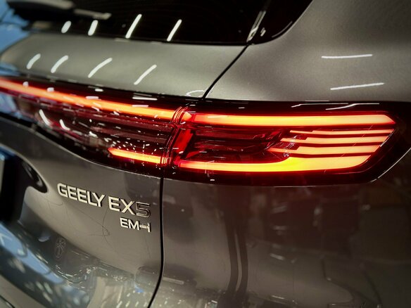 2026 Geely EX5 Гибрид EM-i, серый - вид 11
