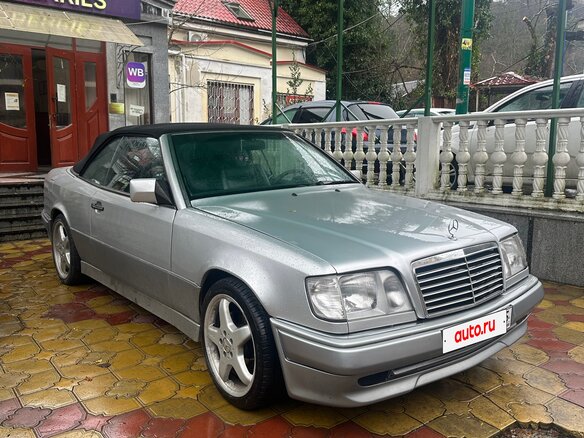 1992 Mercedes-Benz W124 300, серебристый, 2950000 рублей - вид 2