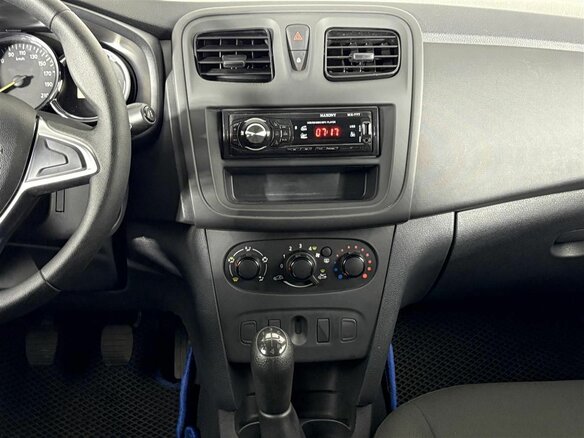 2019 Renault Sandero II Рестайлинг, белый, 790000 рублей - вид 17