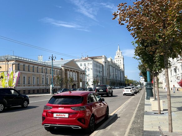 2021 Kia Ceed III Рестайлинг, красный, 2420000 рублей - вид 23
