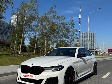 2020 BMW 5 серии 530i xDrive VII (G30/G31/G38) Рестайлинг, белый, 4700000 рублей, вид 2