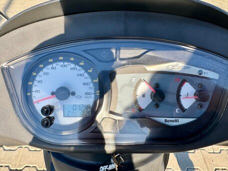 2012 Benelli Caffe Nero 250, серебристый, 89000 рублей, вид 5