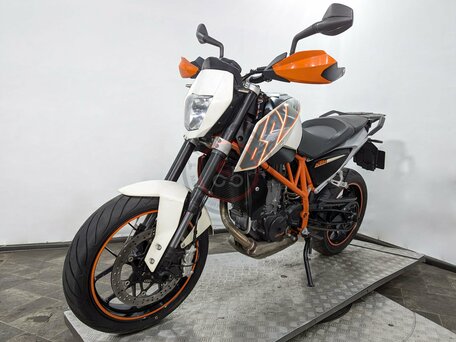 2013 KTM 690 Duke, белый, 389000 рублей, вид 2
