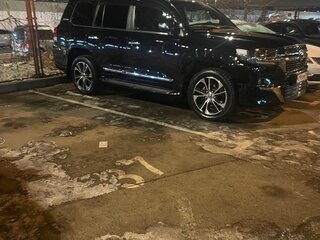 2021 Toyota Land Cruiser 200 Series Рестайлинг 2, чёрный, 10500000 рублей, вид 4