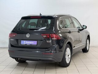 2017 Volkswagen Tiguan II, чёрный, 2180000 рублей, вид 4