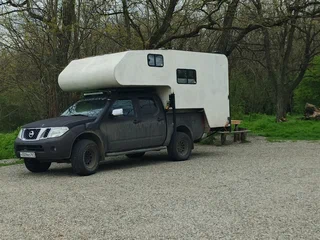 2010 Nissan Navara (Frontier) III (D40) Рестайлинг, серый, 1000000 рублей, вид 3