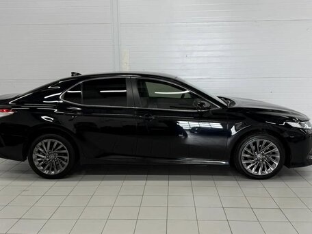 2020 Toyota Camry VIII (XV70), чёрный, 2650000 рублей, вид 4