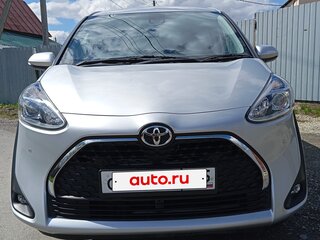 2022 Toyota Sienta II Рестайлинг, серебристый, 1700000 рублей, вид 3
