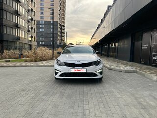 2019 Kia Optima IV Рестайлинг, белый, 1450000 рублей, вид 1