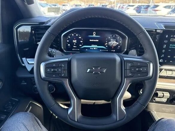 2026 Chevrolet Silverado Crew Cab IV (T1XX) Рестайлинг, серебристый - вид 13