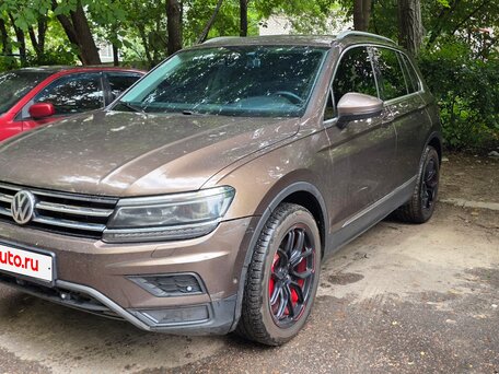 2018 Volkswagen Tiguan II, коричневый, 2300000 рублей, вид 2