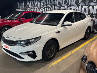 2019 Kia Optima IV Рестайлинг, белый, 2000000 рублей, вид 3