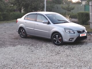 2010 Kia Rio II Рестайлинг, серебристый, 600000 рублей, вид 1