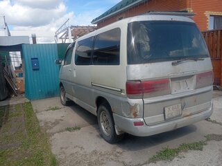 1999 Toyota Regius I Рестайлинг, белый, 390000 рублей, вид 4