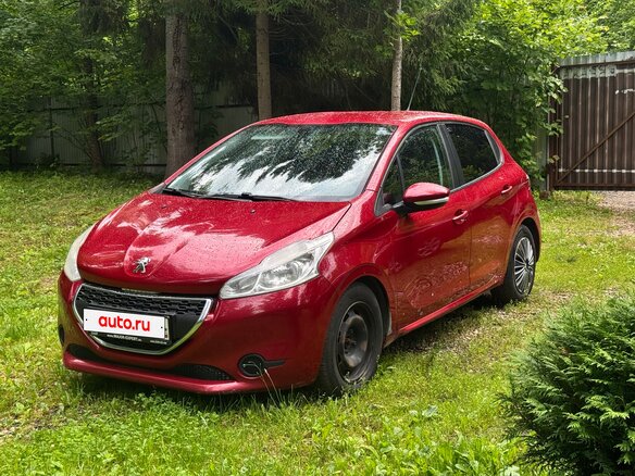 2013 Peugeot 208 I, красный, 505000 рублей