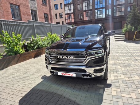 2020 Ram 1500 Quad Cab IV (DS/DJ), чёрный, 5150000 рублей, вид 3