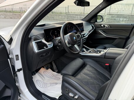 2023 BMW X7 40i I (G07) Рестайлинг, белый, 11800000 рублей, вид 4
