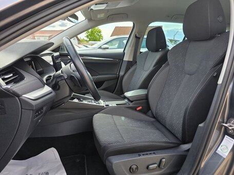 2023 Skoda Octavia IV (A8), серый, 2410000 рублей, вид 5