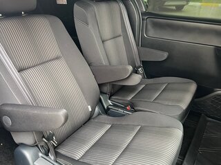 2019 Toyota Voxy III (R80) Рестайлинг, белый, 2390000 рублей, вид 5