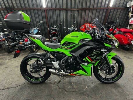 2023 Kawasaki Ninja 650, зелёный, 880000 рублей, вид 3
