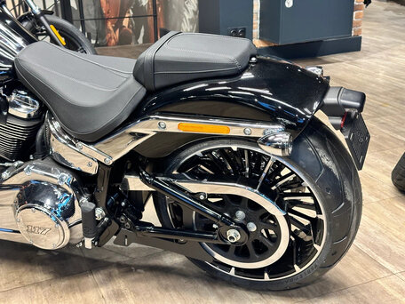 2023 Harley-Davidson Breakout, чёрный, 2250000 рублей, вид 4