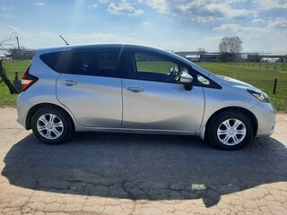 2020 Nissan Note II Рестайлинг, серебристый, 1049000 рублей, вид 4
