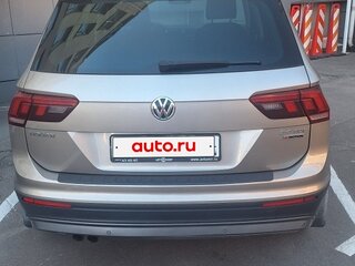 2018 Volkswagen Tiguan II, бежевый, 1700000 рублей, вид 3