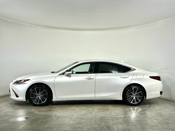 2022 Lexus ES 250 VII Рестайлинг, белый, 4600000 рублей - вид 1