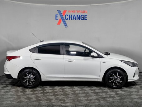 2020 Hyundai Solaris II Рестайлинг, белый, 1246000 рублей, вид 4