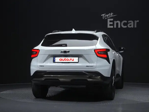 2023 Chevrolet Trax II, белый, 1500000 рублей - вид 2