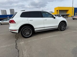 2015 Volkswagen Touareg II Рестайлинг, белый, 2700000 рублей, вид 3