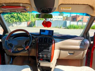 2002 Dodge Caravan 4-speed IV, красный, 666666 рублей, вид 5