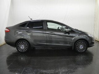 2016 Ford Fiesta Mk6 Рестайлинг, серый, 850000 рублей, вид 4