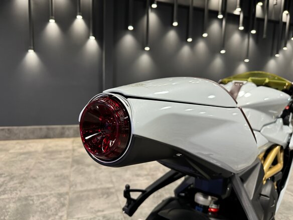 2021 MV Agusta Superveloce 800, белый - вид 16