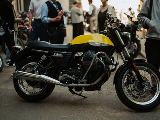 2013 Moto Guzzi V7 Spezial, жёлтый, 688000 рублей, вид 1
