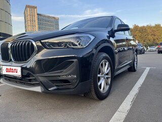 2021 BMW X1 20i xDrive II (F48) Рестайлинг, чёрный, 3330000 рублей, вид 3