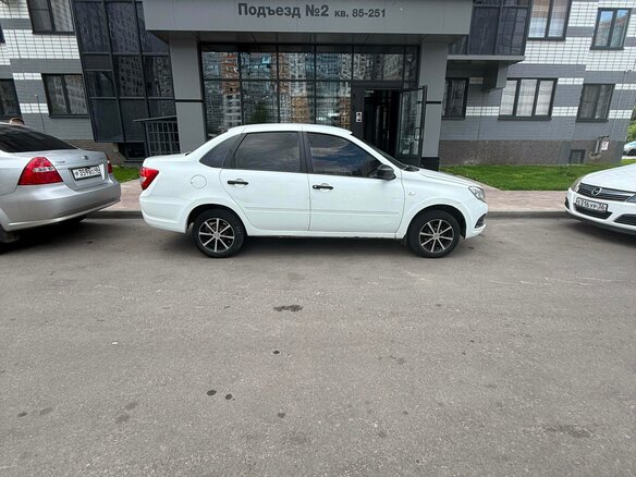 2018 Lada (ВАЗ) Granta I Рестайлинг, белый - вид 5