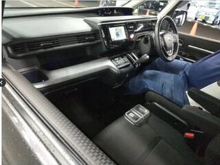 2021 Honda Stepwgn Spada V Рестайлинг, серый, 1780000 рублей, вид 3
