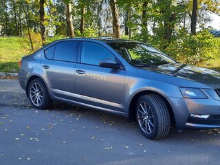 2018 Skoda Octavia III (A7) Рестайлинг, серый, 1790000 рублей, вид 4