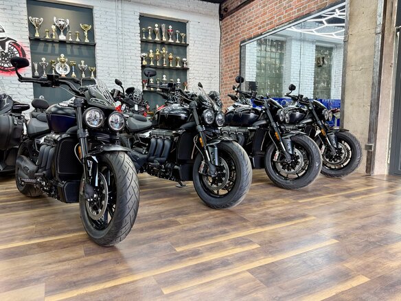 2026 Triumph Rocket 3, чёрный, 3390000 рублей - вид 18