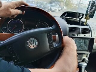 2005 Volkswagen Touareg I, чёрный, 700000 рублей, вид 3