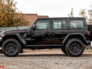 2025 Jeep Wrangler IV (JL) Рестайлинг, чёрный, 8390000 рублей, вид 3