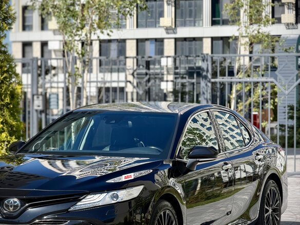 2019 Toyota Camry VIII (XV70), чёрный - вид 2