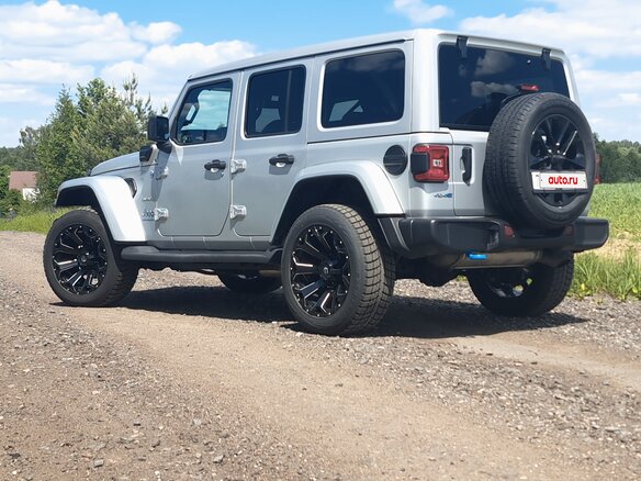 2024 Jeep Wrangler 4xe IV (JL) Рестайлинг, серебристый, 4850000 рублей - вид 2