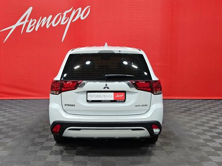 2019 Mitsubishi Outlander III Рестайлинг 3, белый, 2025000 рублей, вид 4