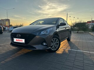 2022 Hyundai Solaris II Рестайлинг, коричневый, 1730000 рублей, вид 2
