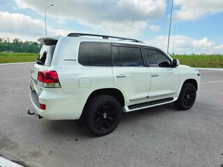 2015 Toyota Land Cruiser 200 Series Рестайлинг 2, белый, 6300000 рублей, вид 5